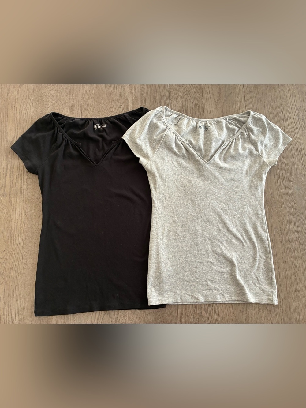 Women’s Slight V-Neck Tee - Black & Light Gray